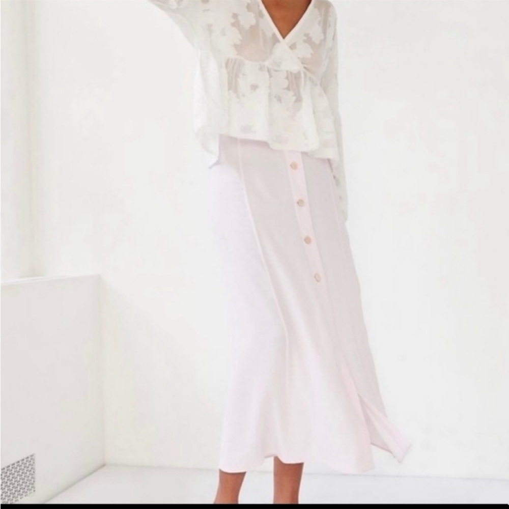 Aritzia Amalie skirt. Size 6. Light pink. EUC